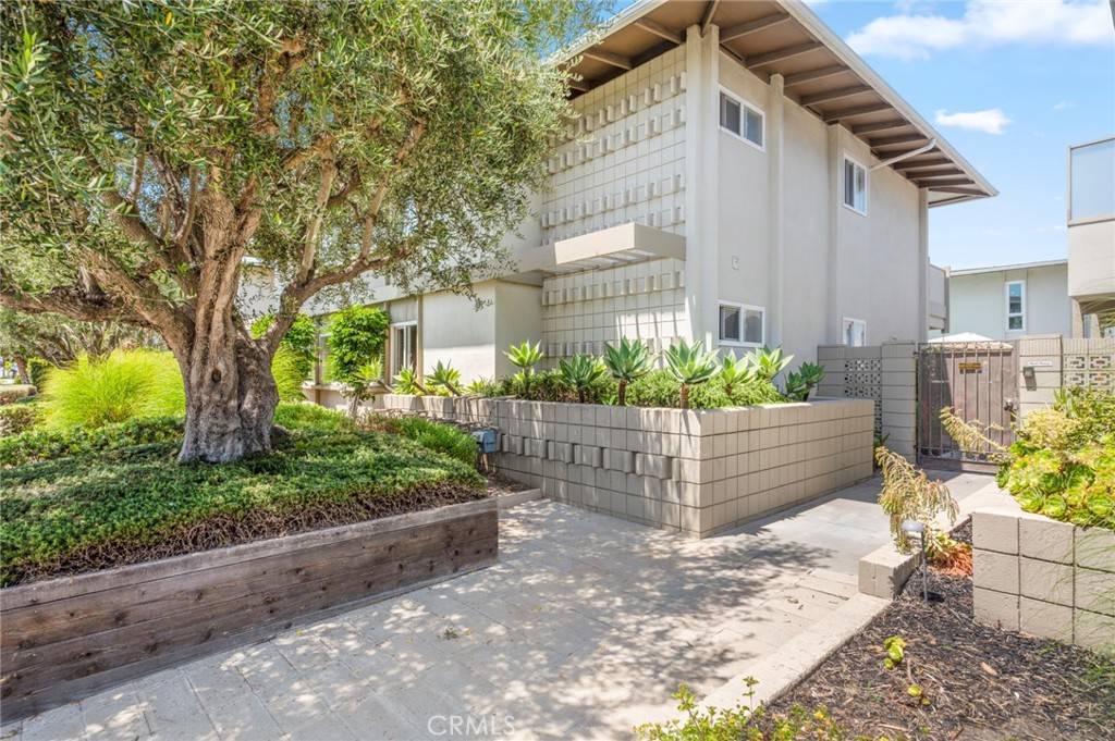 Newport Beach, CA 92660,1722 Westcliff DR #11
