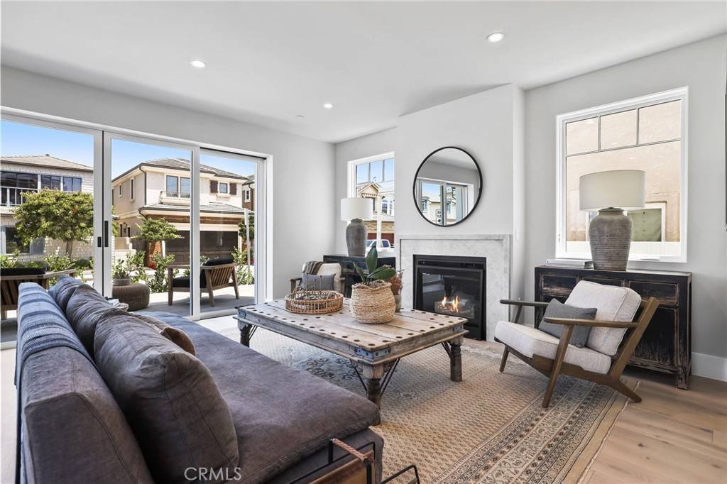 Newport Beach, CA 92661,825 W Bay AVE #A