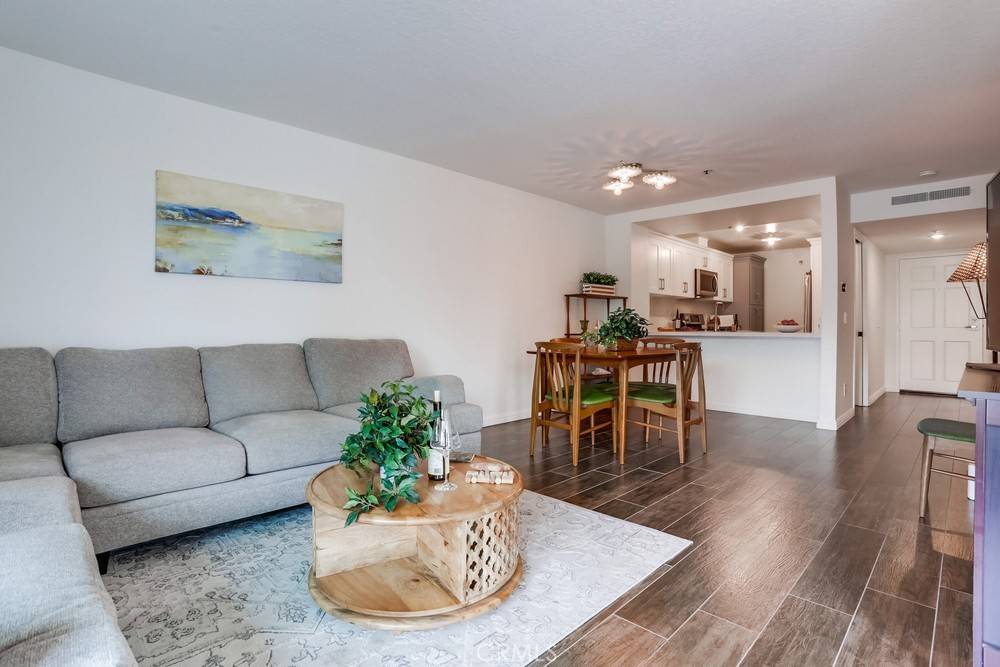 Newport Beach, CA 92663,240 Nice LN #114