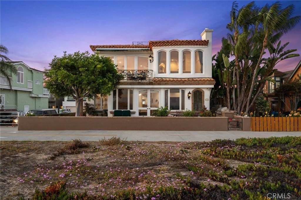 Newport Beach, CA 92661,1201 E Balboa BLVD