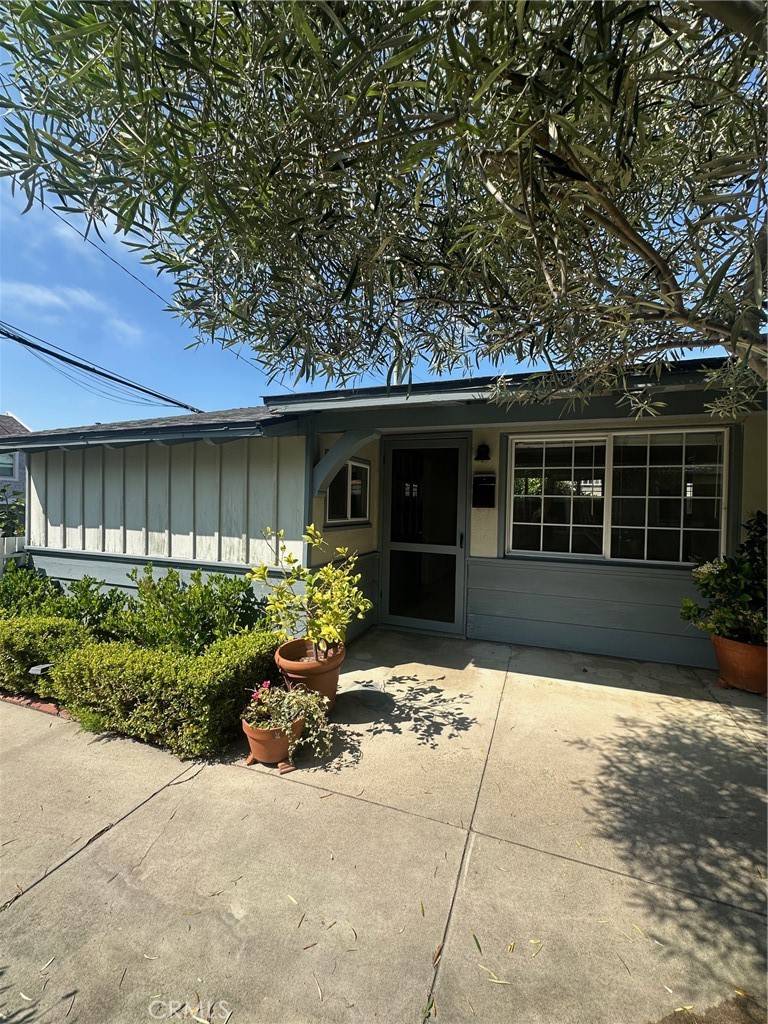 Corona Del Mar, CA 92625,306 Dahlia PL