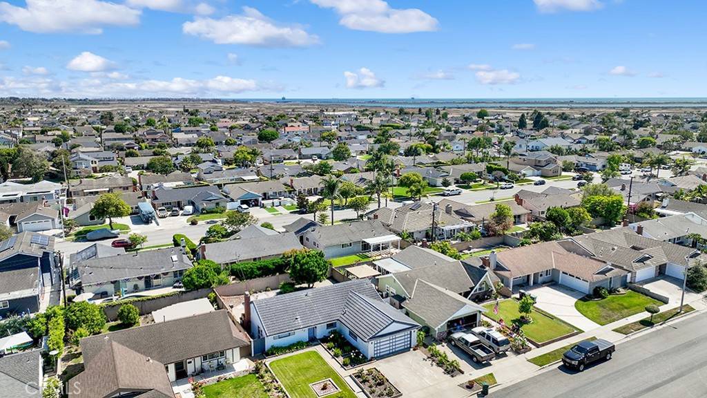 Huntington Beach, CA 92649,5892 Raphael DR