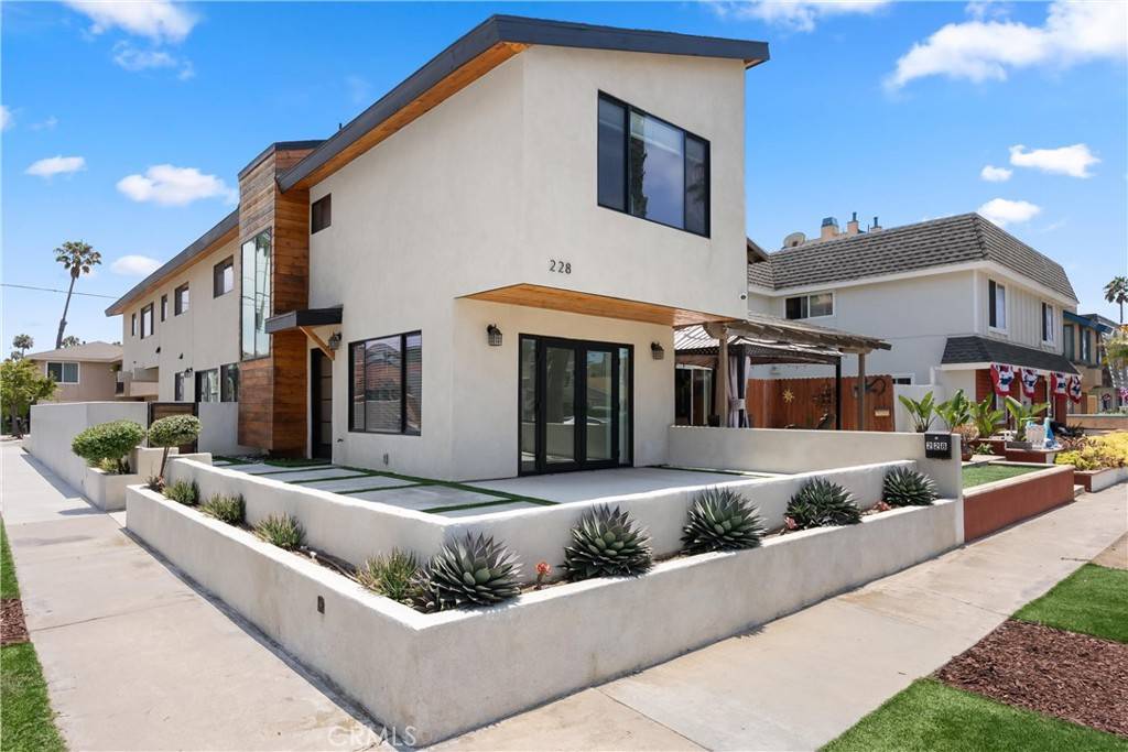 Huntington Beach, CA 92648,228 20th ST