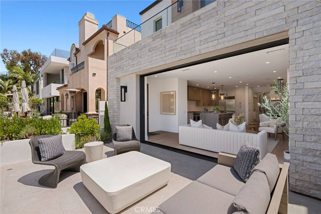 Corona Del Mar, CA 92625,430 Fernleaf AVE