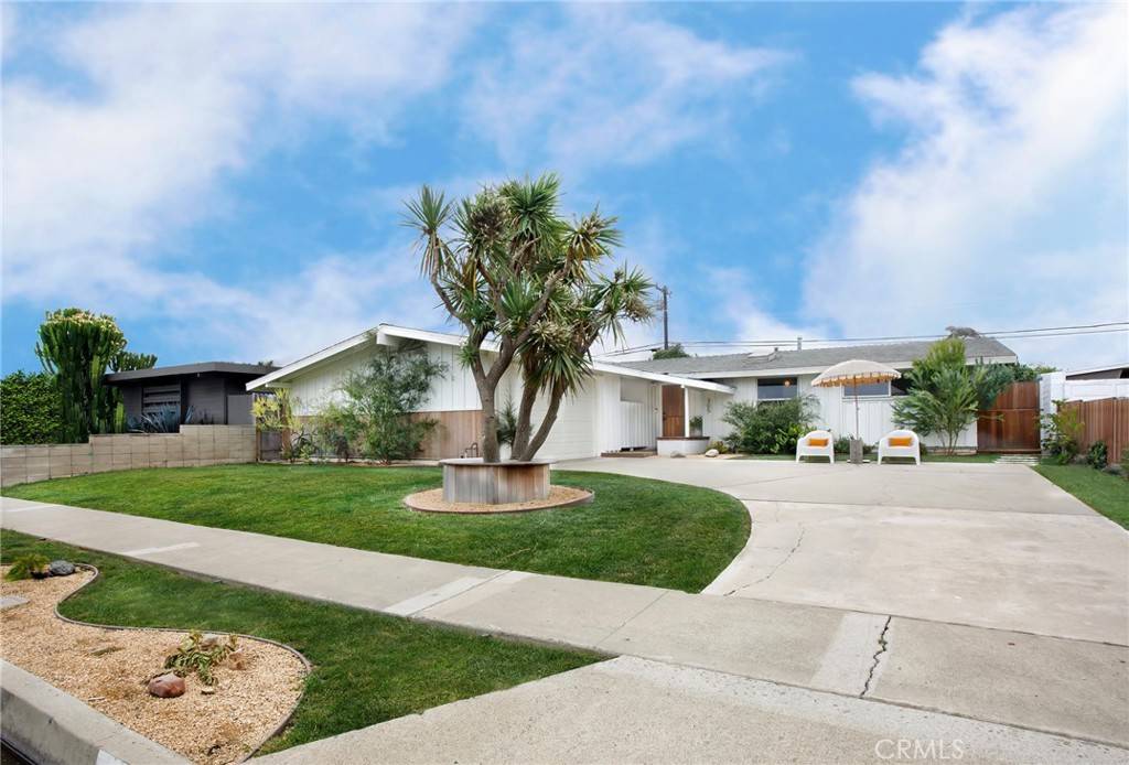 Costa Mesa, CA 92626,305 Bowling Green DR