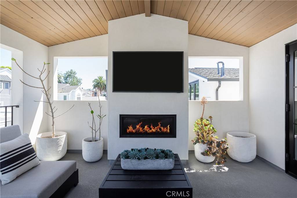 Newport Beach, CA 92625,714 1/2 Iris AVE