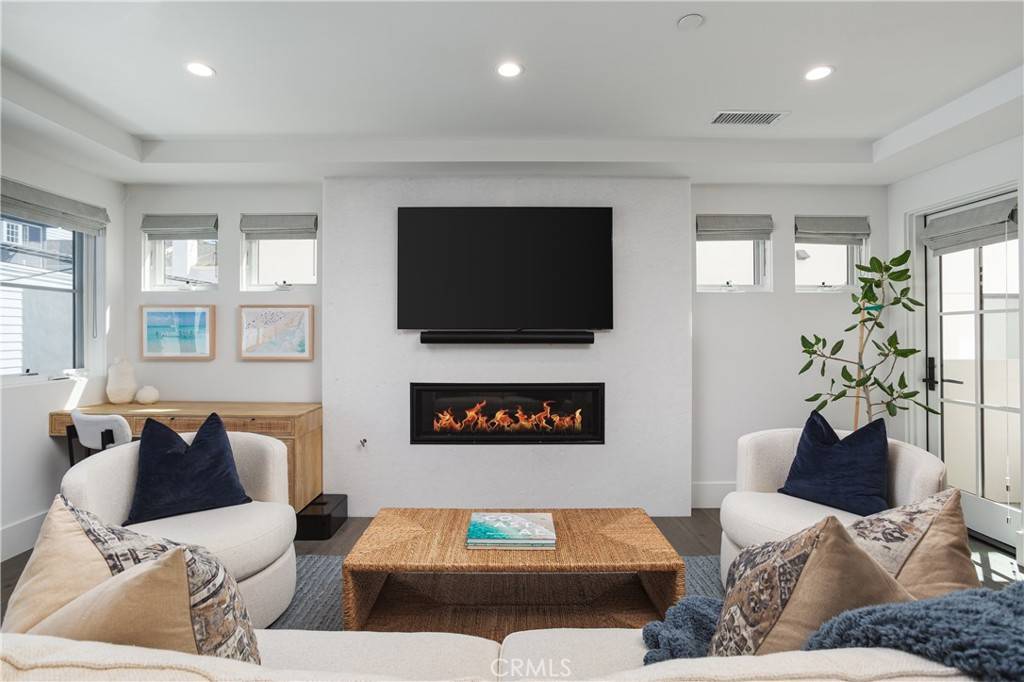 Newport Beach, CA 92625,714 1/2 Iris AVE