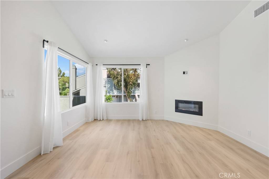 Irvine, CA 92606,309 Deerfield #5