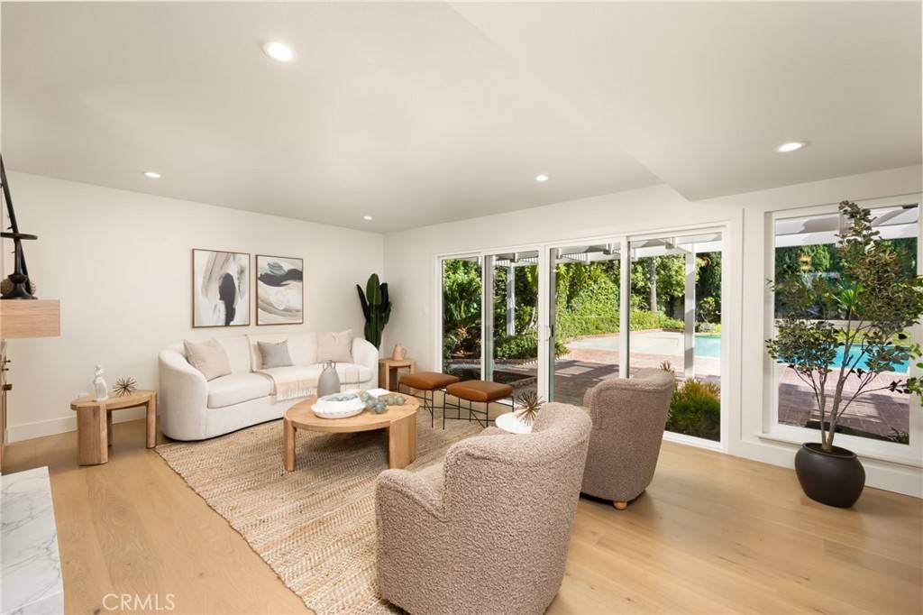 Costa Mesa, CA 92626,1839 Pitcairn DR