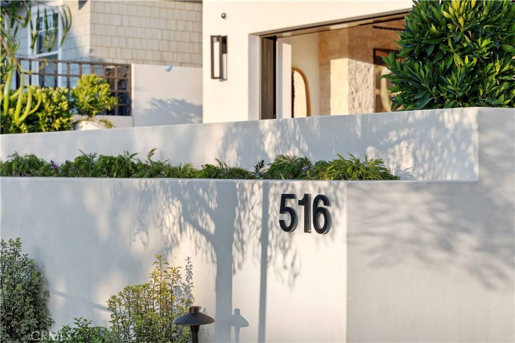 Corona Del Mar, CA 92625,516 Larkspur AVE