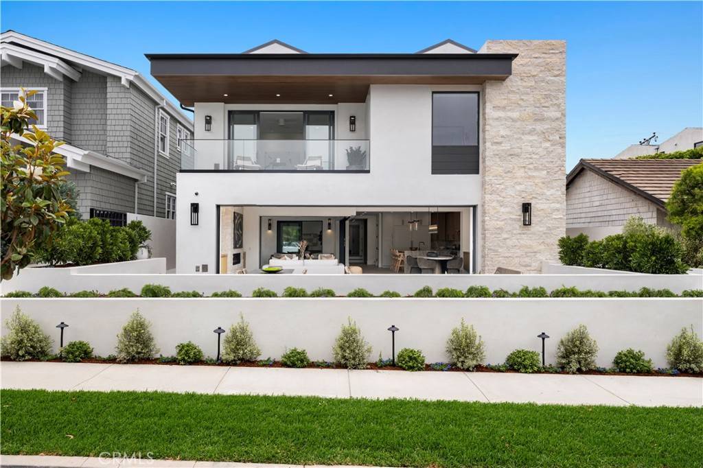 Corona Del Mar, CA 92625,516 Larkspur AVE