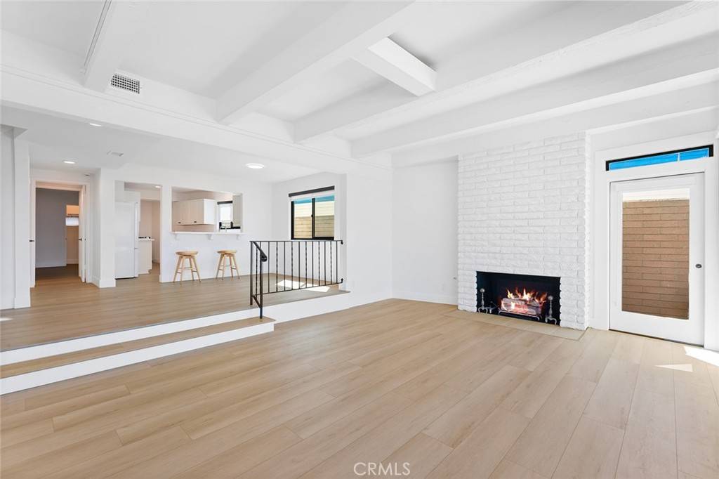 Newport Beach, CA 92662,404 S Bay Front
