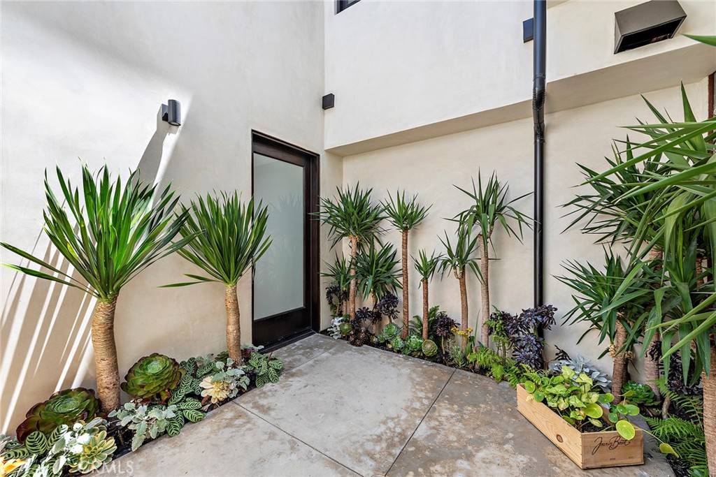 Corona Del Mar, CA 92625,604 1/2 Acacia AVE
