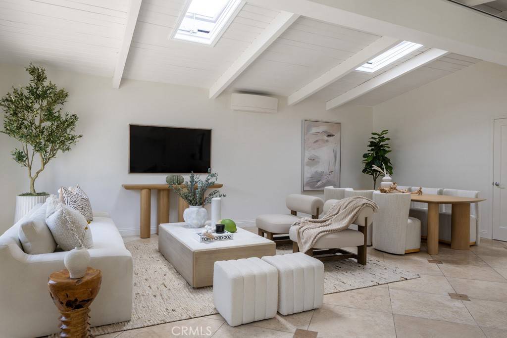 Corona Del Mar, CA 92625,705 Marigold AVE
