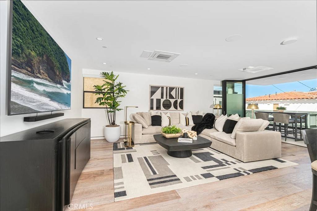 Newport Beach, CA 92661,1034 W Balboa BLVD #B