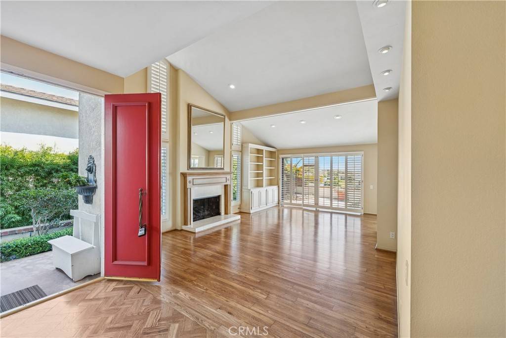 Corona Del Mar, CA 92625,34 Mainsail DR