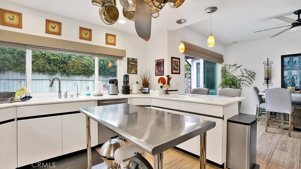Huntington Beach, CA 92649,5812 Raphael DR