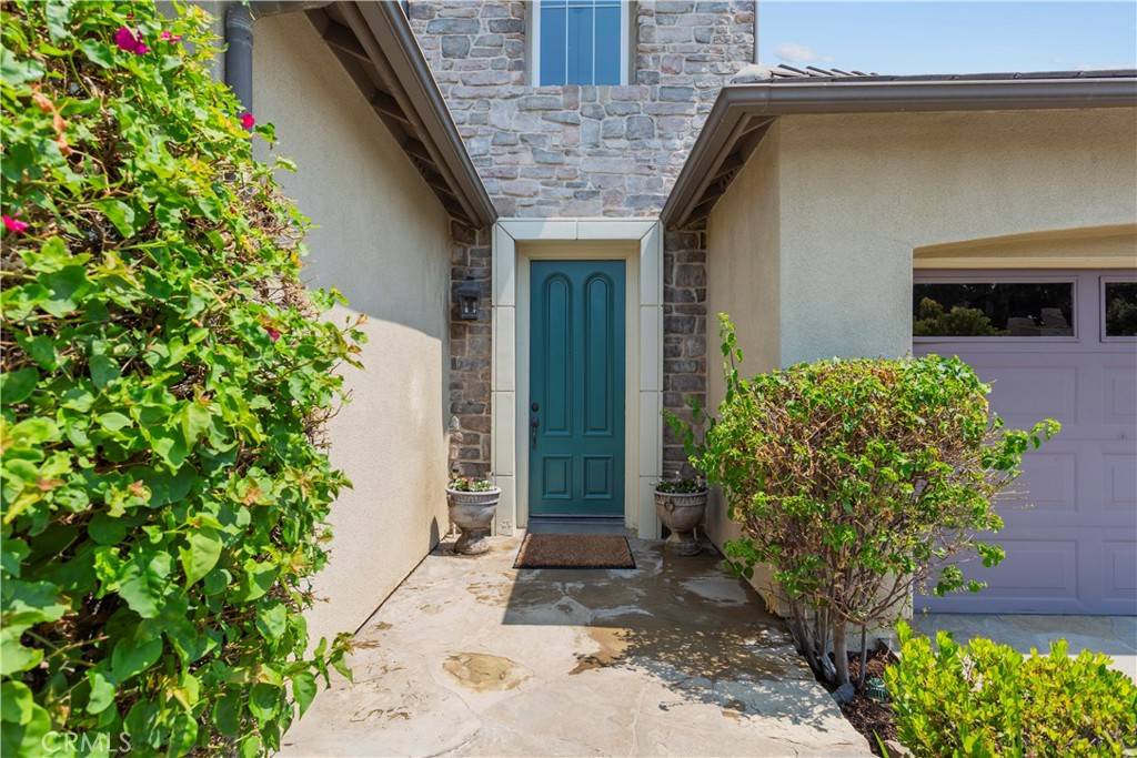 Irvine, CA 92602,11 Flora Springs