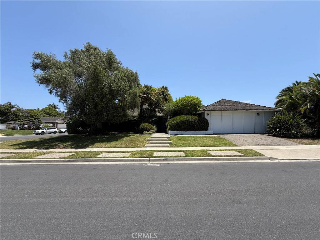 Corona Del Mar, CA 92625,1900 Altura Drive