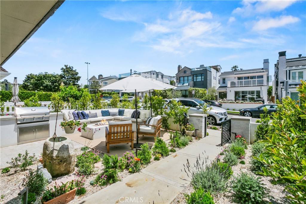 Corona Del Mar, CA 92625,711 Heliotrope AVE