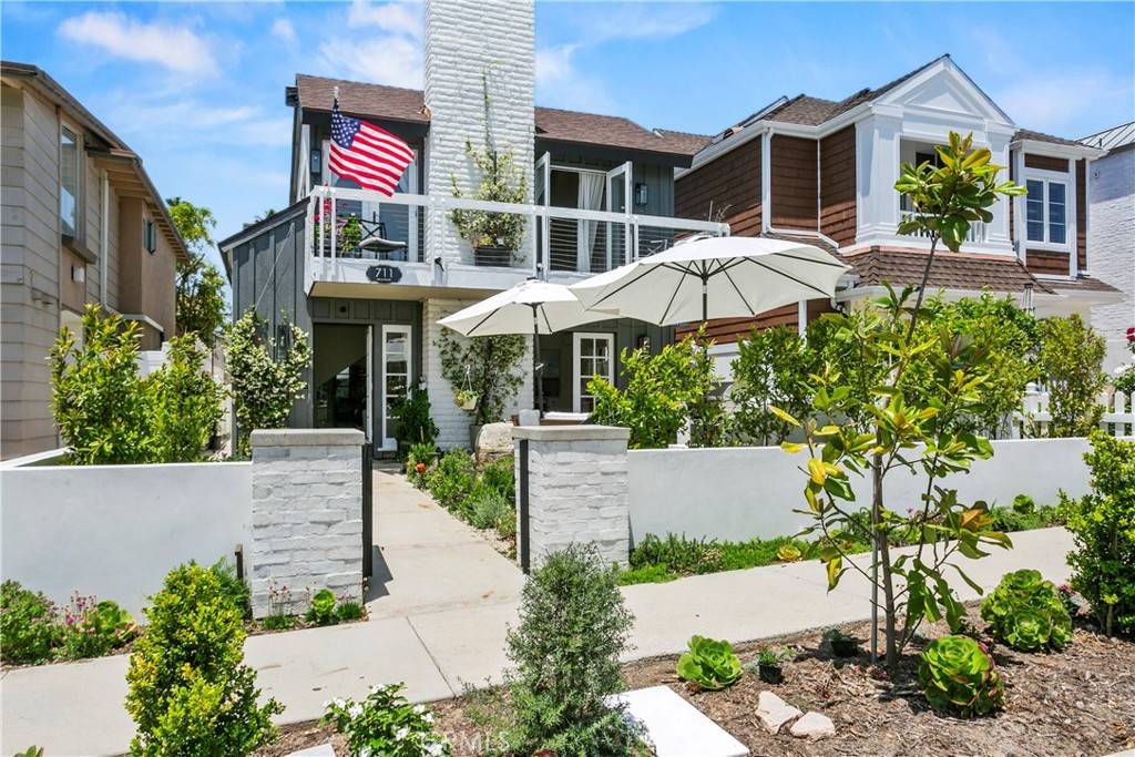 Corona Del Mar, CA 92625,711 Heliotrope AVE