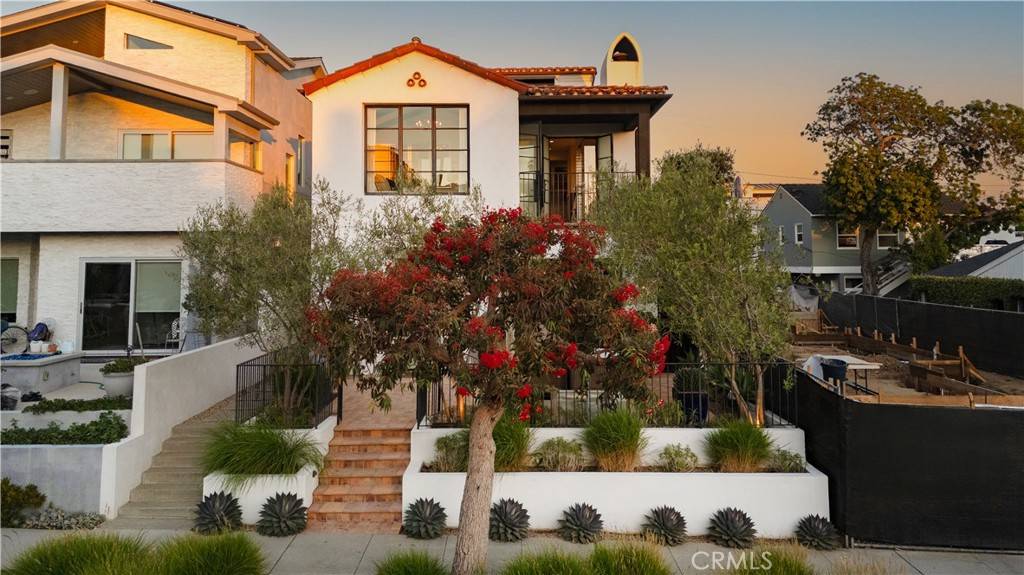 Corona Del Mar, CA 92625,616 Narcissus AVE