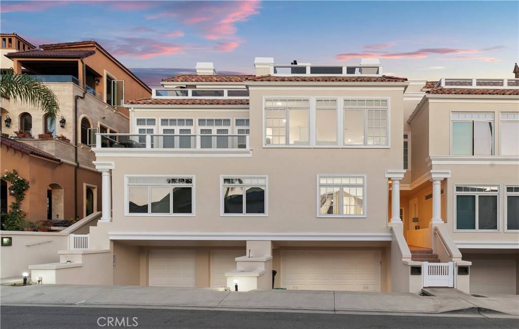 Corona Del Mar, CA 92625,302 Carnation AVE
