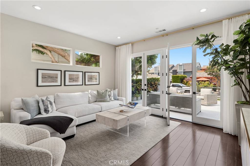 Corona Del Mar, CA 92625,412 Poinsettia AVE