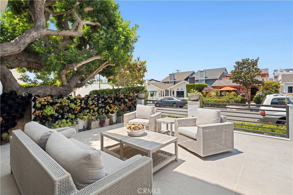 Corona Del Mar, CA 92625,412 Poinsettia AVE