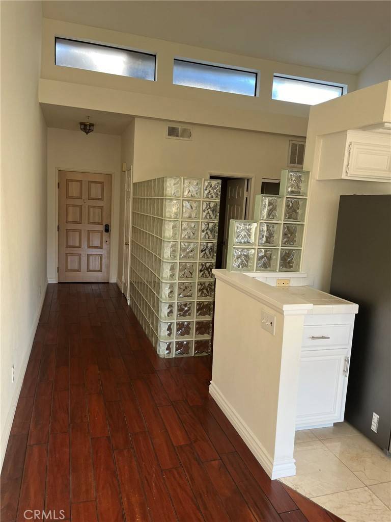 Newport Beach, CA 92663,210 LILLE LANE 305