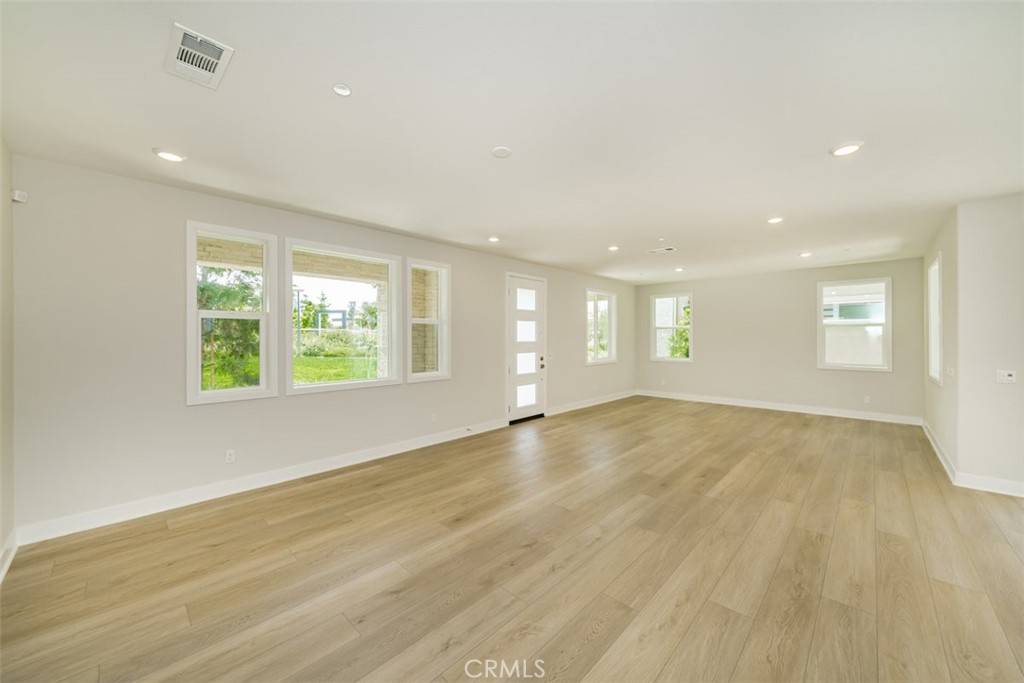 Irvine, CA 92618,216 Chorus