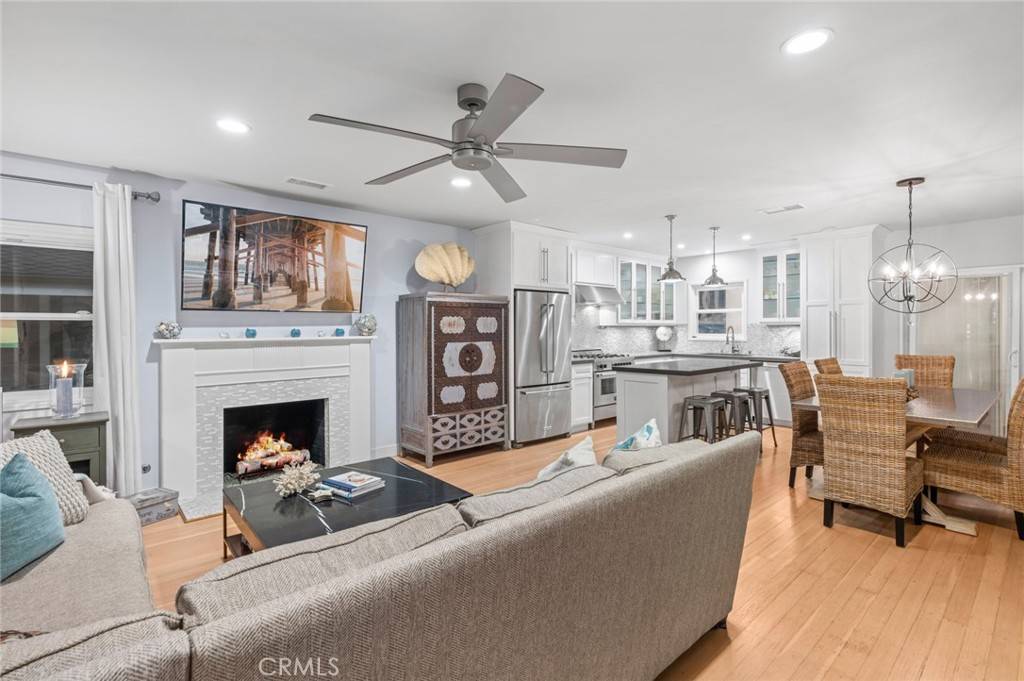Newport Beach, CA 92661,2049 E Ocean BLVD