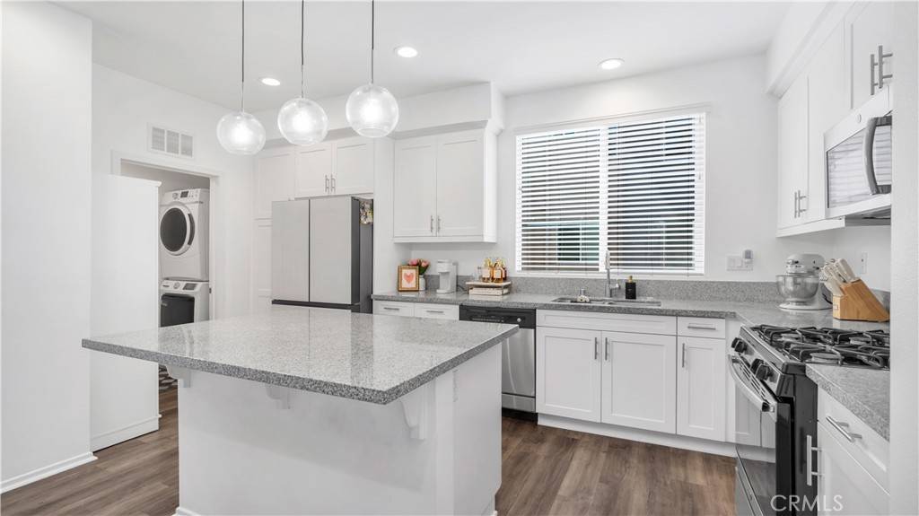 Corona, CA 92878,1017 Savi DR #103