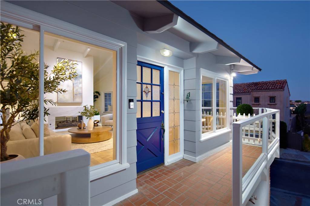 Corona Del Mar, CA 92625,216 Poppy AVE
