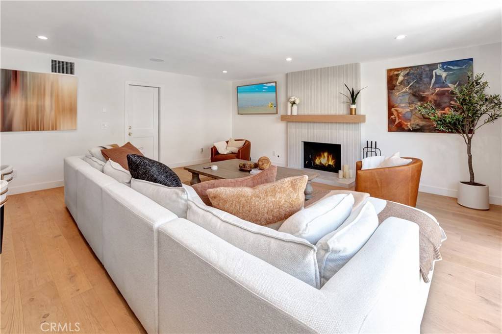 Costa Mesa, CA 92627,418 E 16th ST