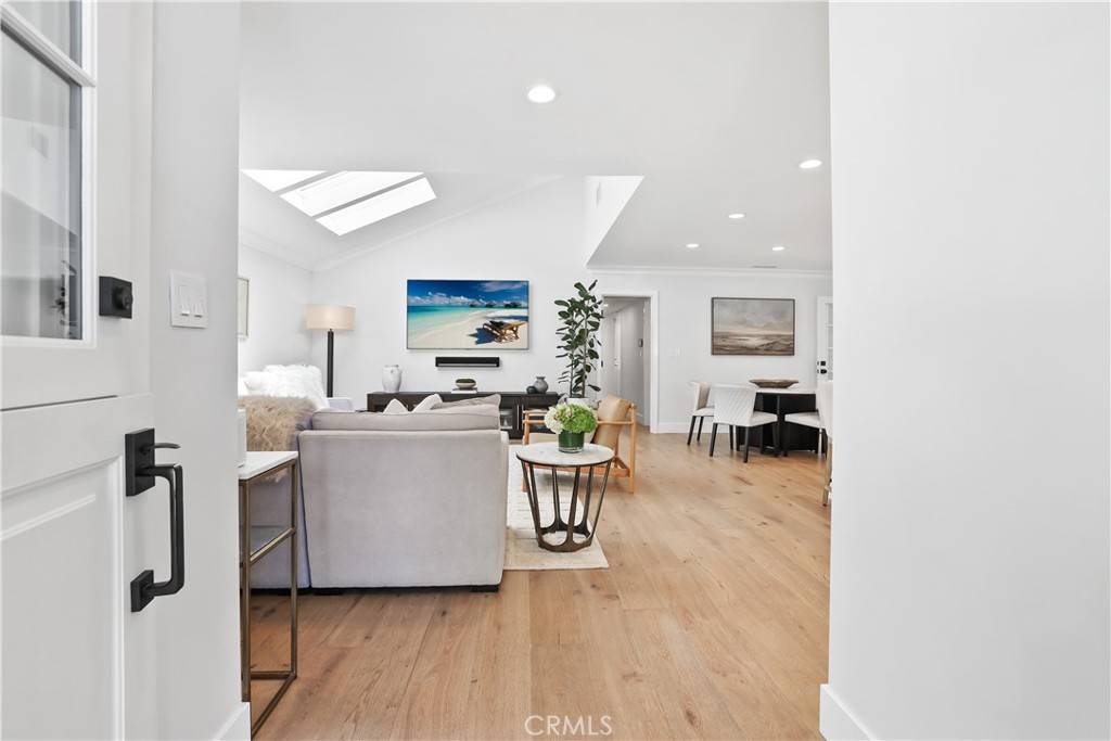 Costa Mesa, CA 92627,2042 Aliso AVE