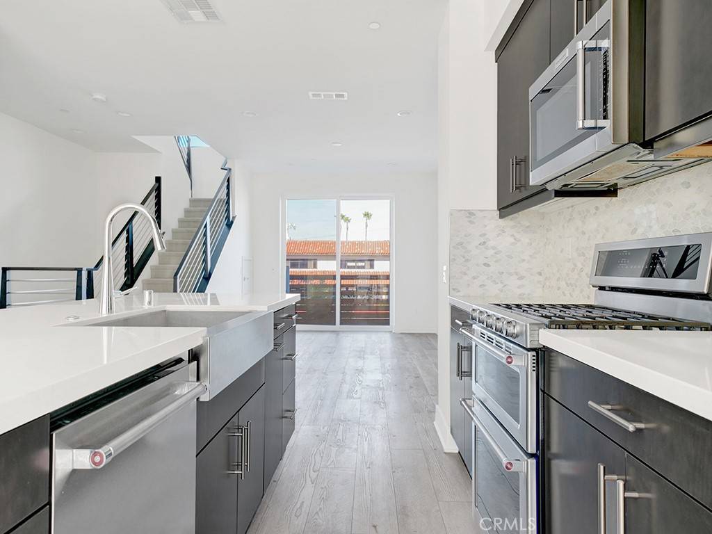 Costa Mesa, CA 92627,683 W 17th ST