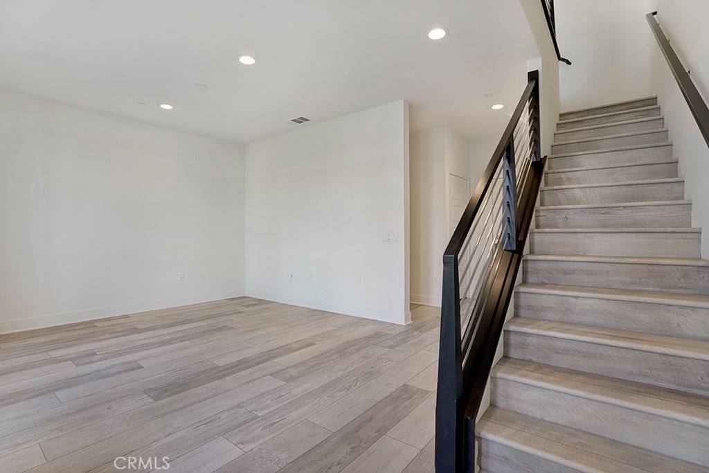 Costa Mesa, CA 92627,683 W 17th ST