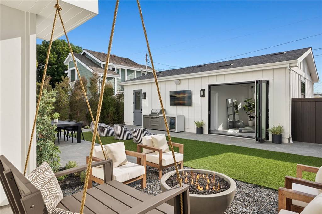 Costa Mesa, CA 92627,275 Walnut