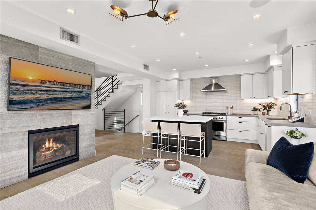 Newport Beach, CA 92663,210 1/2 Orange ST