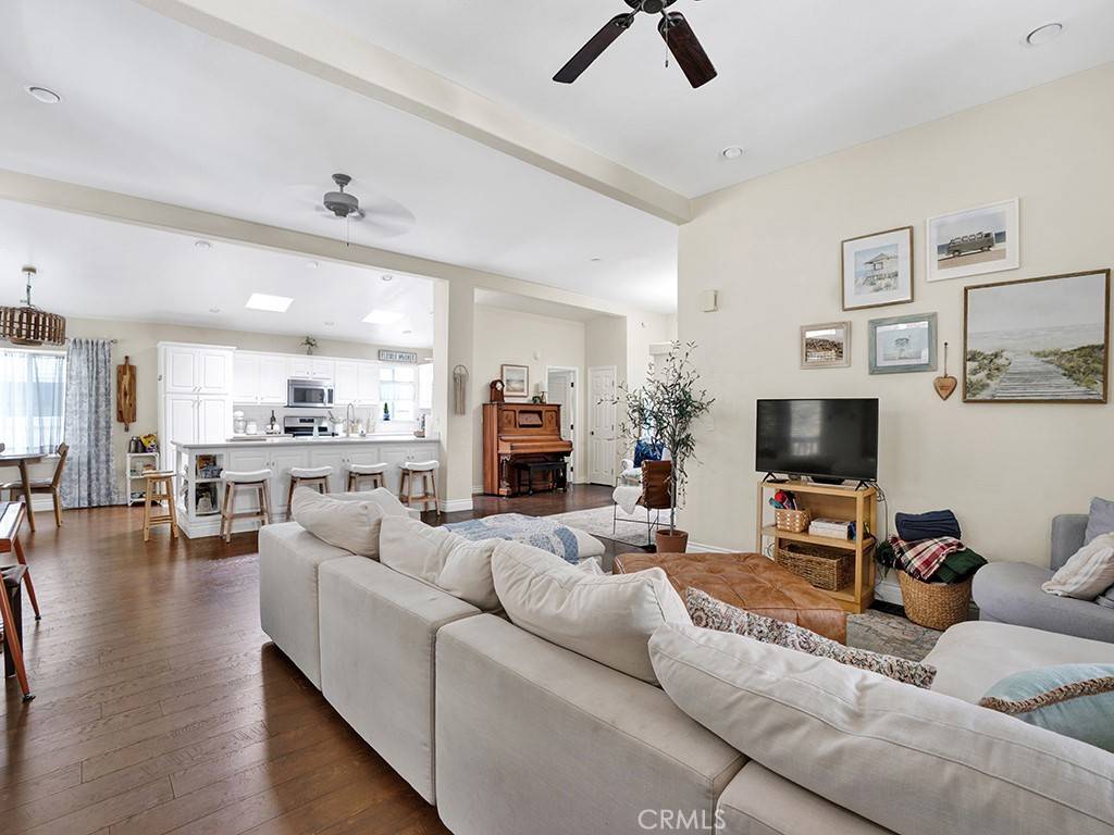 Laguna Beach, CA 92651,30802 Coast #M4