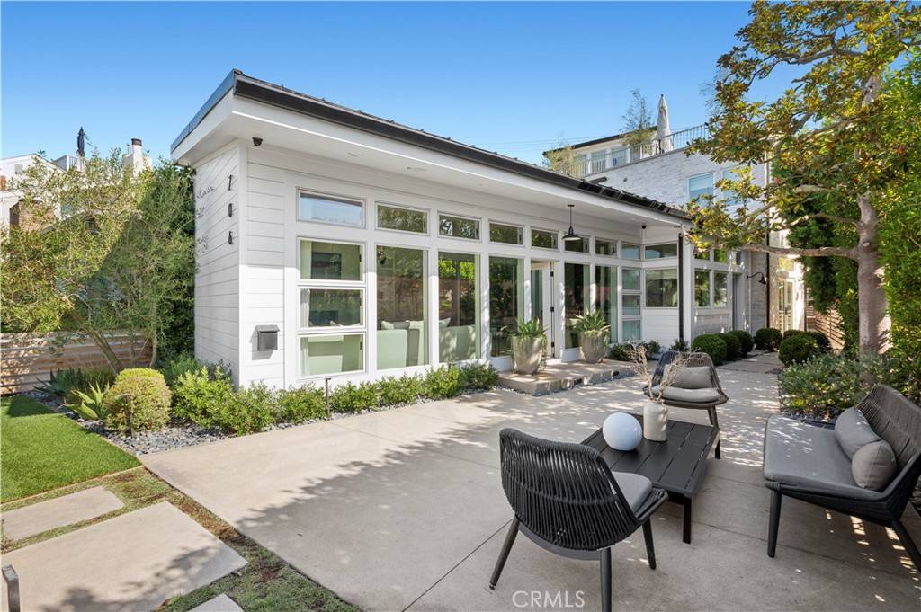 Corona Del Mar, CA 92625,706 Poinsettia