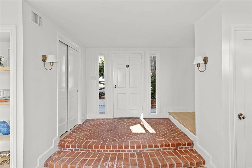 Laguna Beach, CA 92651,31927 Hayes PL