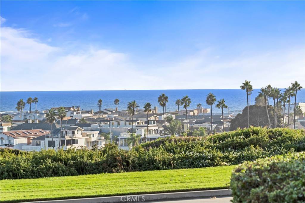 Newport Beach, CA 92663,200 Paris LN #111