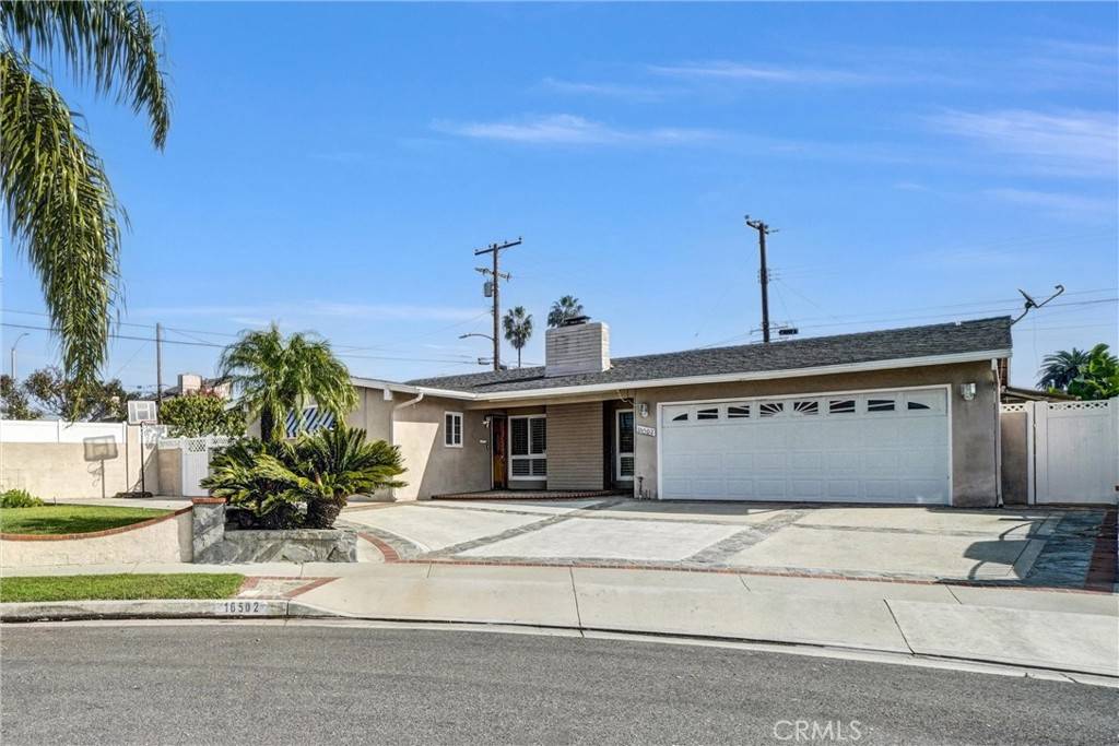 Huntington Beach, CA 92647,16502 Loire