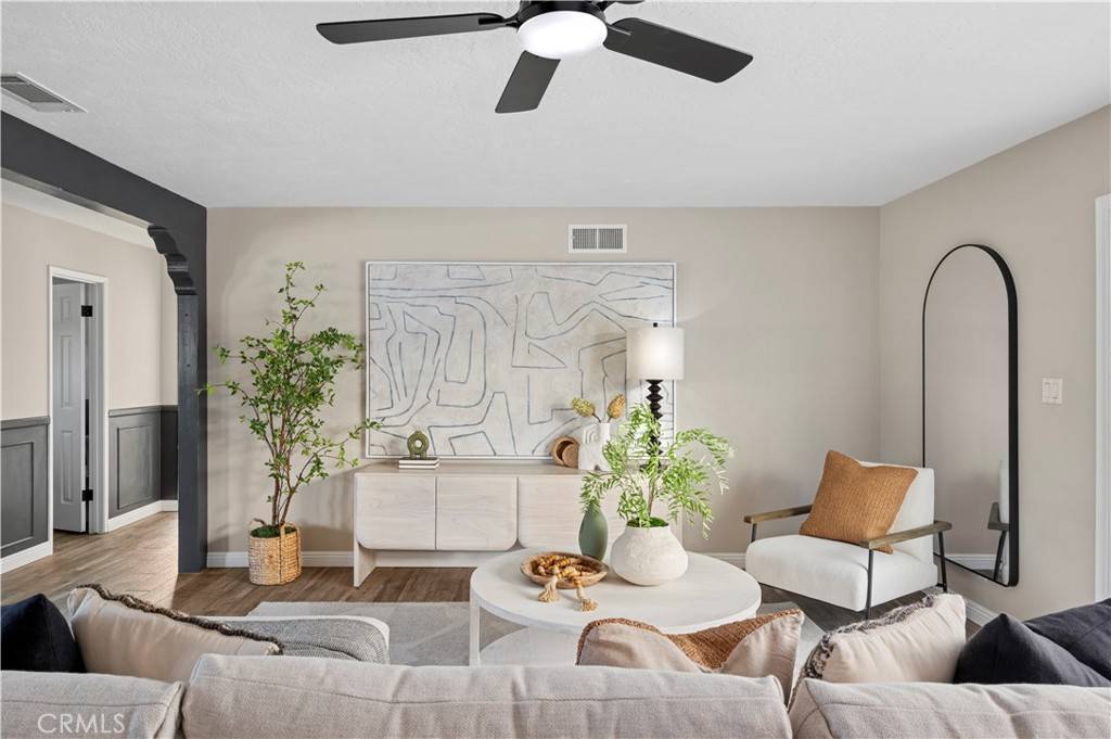 North Tustin, CA 92705,11891 Gladstone DR