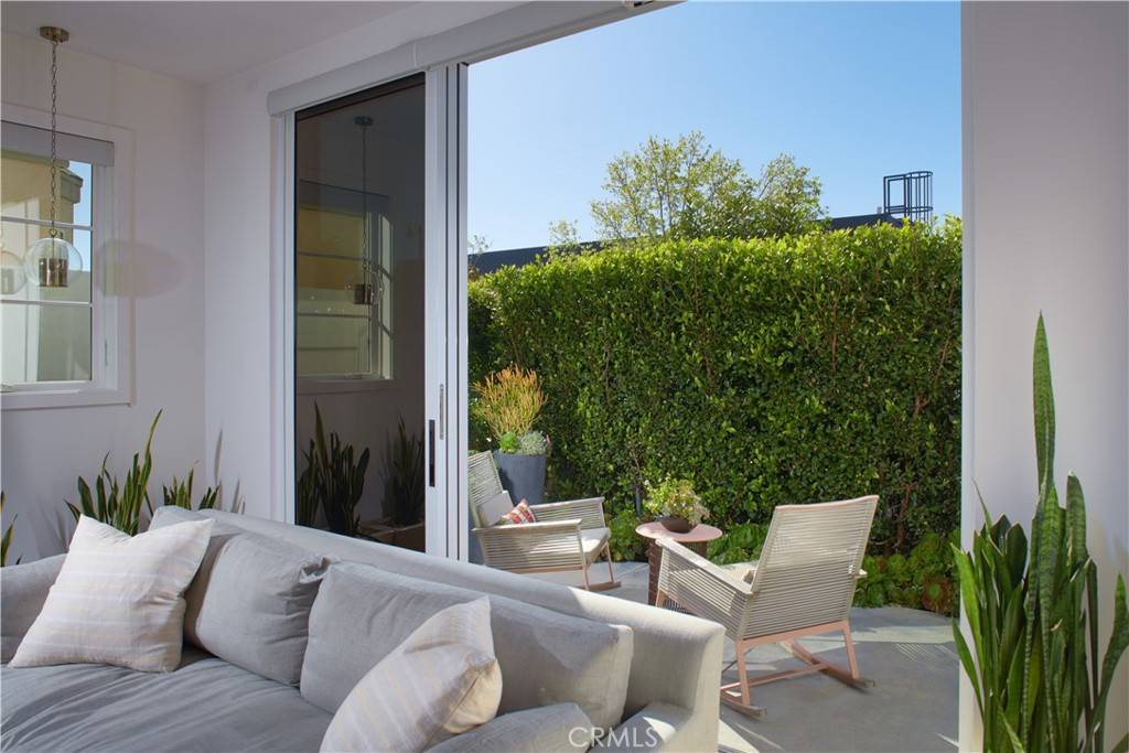 Corona Del Mar, CA 92625,418 Larkspur