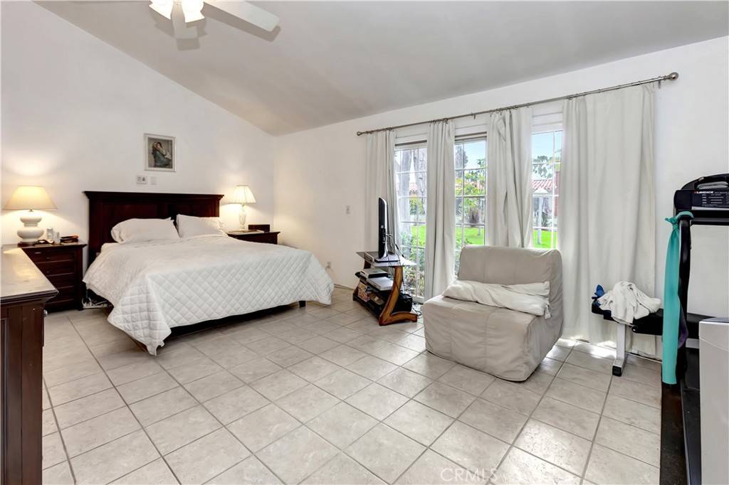 Newport Beach, CA 92660,432 Onda Pathway