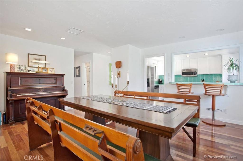 Costa Mesa, CA 92627,896 Capital ST