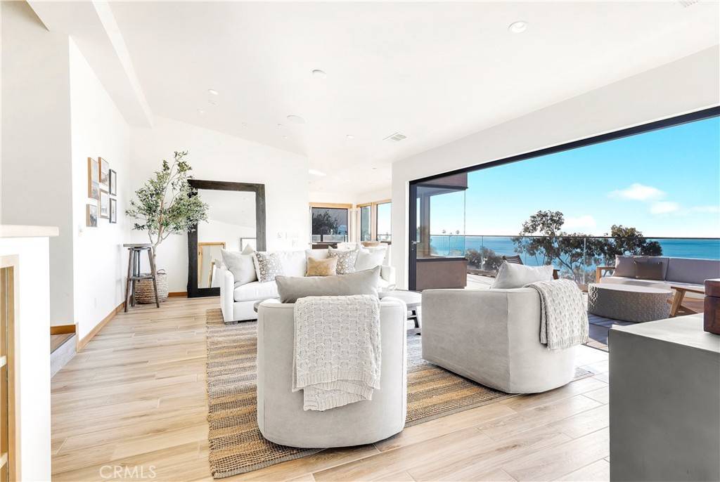 Laguna Beach, CA 92651,206 Grandview ST